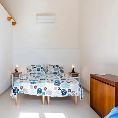 Guesthost - Cozy Close To The Sea